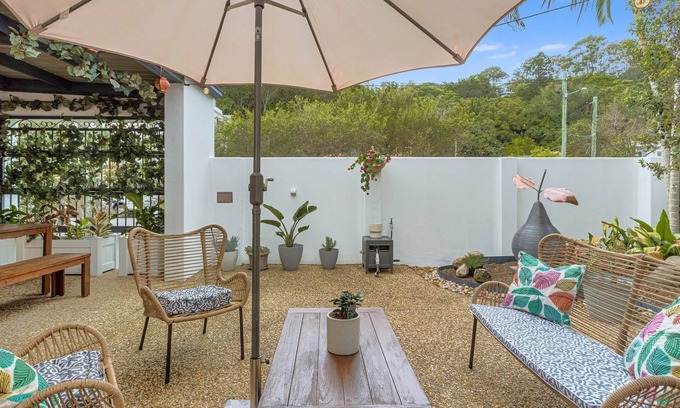 Currumbin House | Villa Paralia - Mediterranean Entertainers' Home in The Heart of Currumbin - Min. 3 Night Stays -