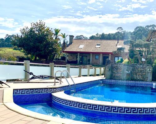 Baiona Villa | VILLA RAICES. Agradable casa con piscina