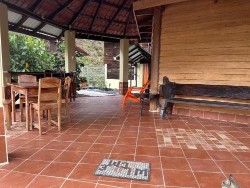 Guacimo Villa | Villa Rancho con Río Privado