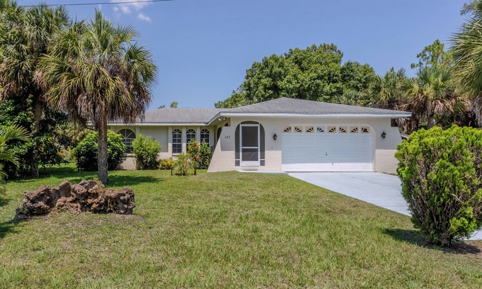 Lehigh Acres House | Villa Rebecca, the ideal tranquil spot for discovering the beauty of SW Florida.