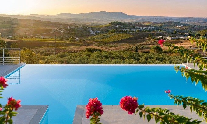 Buseto Palizzolo Villa | villa rental italy, sicily, trapani, pool, air conditioning, view