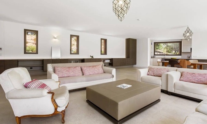 Trans-en-Provence House | Villa 'Rez De Valeriane' with Shared Garden and Wi-Fi