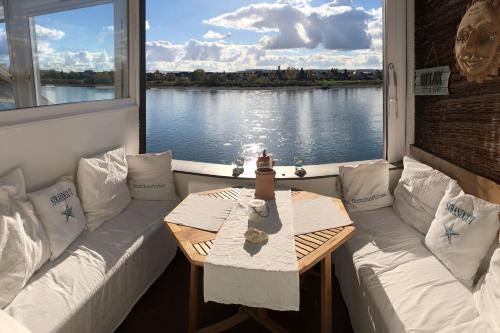 Neuwied Apartment | VILLA RHEINSTEIN AM SCHLOSS ENGERS