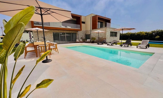 Torreira Villa | Villa 'Ria Lounge House' with Private Terrace, Balcony and Wi-Fi