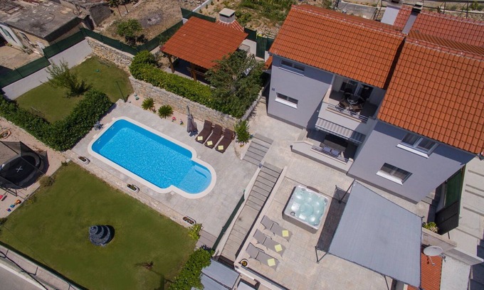 Mravince Villa | Villa Roko with private heated pool and hot tub