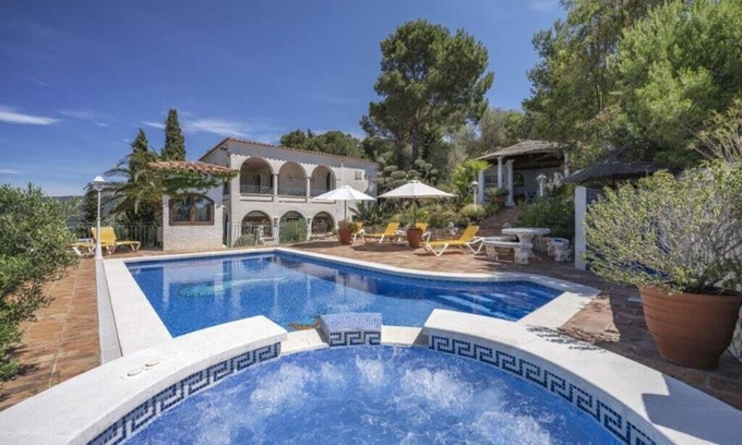 Roses Town Center Villa | Villa Rosa: Charming Property, Heated Pool & Spa, Sea View, Enclosed Park