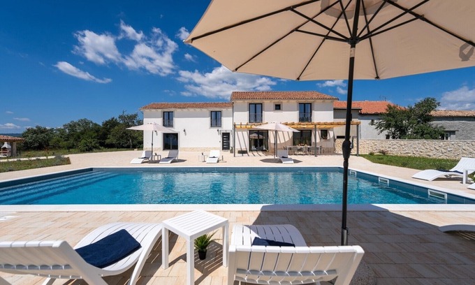 Krsan Villa | Villa Roti with Pool and Sauna