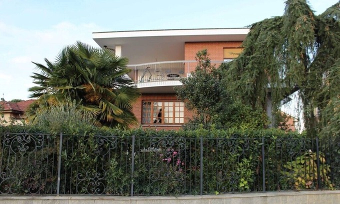 San Francesco al Campo Villa | Villa surrounded by greenery