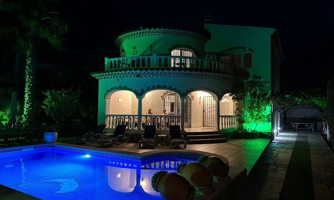 Miami Platja Villa | Villa Sabina - a magic place of joy with pool/hot tub, 20min from PortAventura