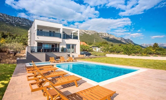 Kastel Sucurac Villa | Villa Sanka - Four Bedroom Villa, Sleeps 10