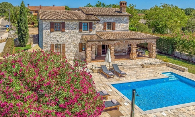 Stifanici Villa | Villa Santolina in Baderna