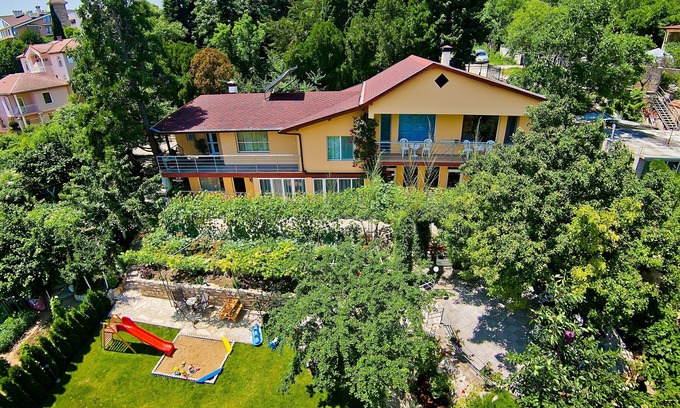 Primorski Villa | Villa Sequoia amidst Eco Park "Golden Sands" and 500m from endless beaches