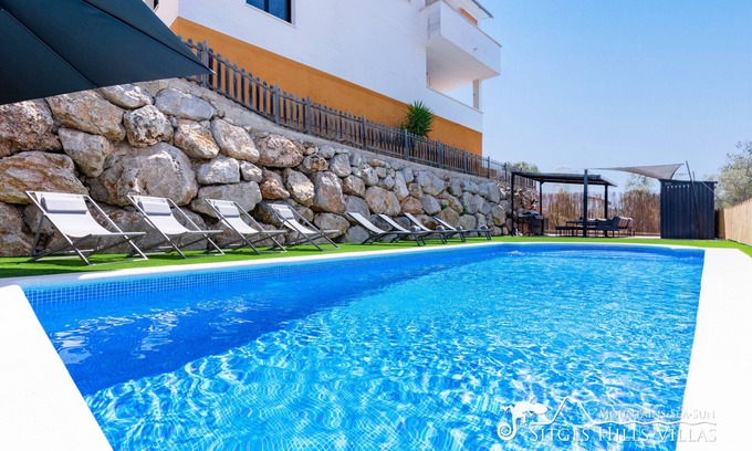 Olivella Villa | Villa Serranita - Stylish Holiday Home with Views and A/C