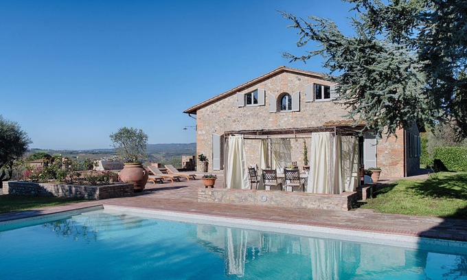 Siena Villa | VILLA SIENA is 4 km from Siena 10PAX AC, POOL & SPA total privacy.