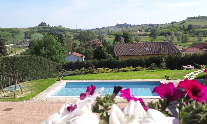 Montaldo Scarampi House | Villa Sofia with swimming pool and Unesco Piedmont garden