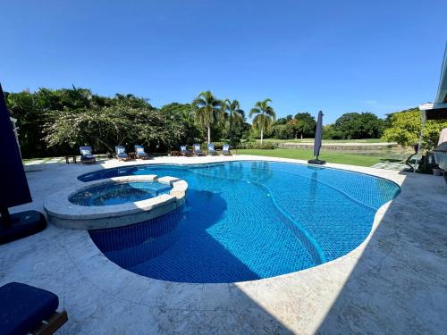 El Farallon del Chiru Villa | Villa Solara 6 - Luxury 6 Bedroom Villa with Pool, Golf & Lake View