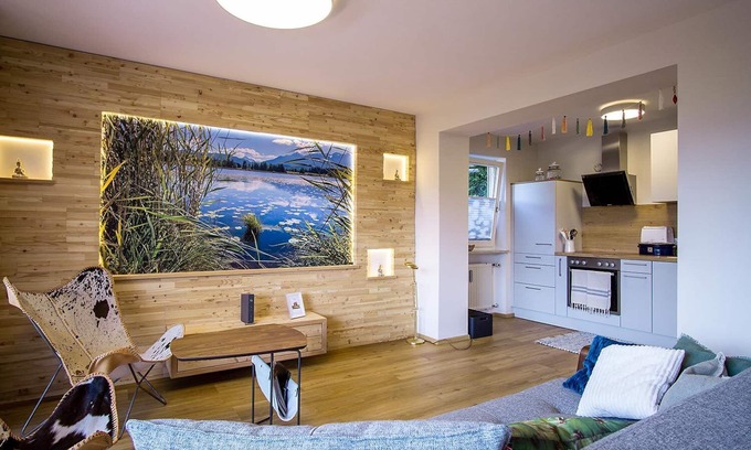 Hopfen am See Apartment | Villa Sonnenschein - Modern apartment in a quiet location above Lake Hopfensee