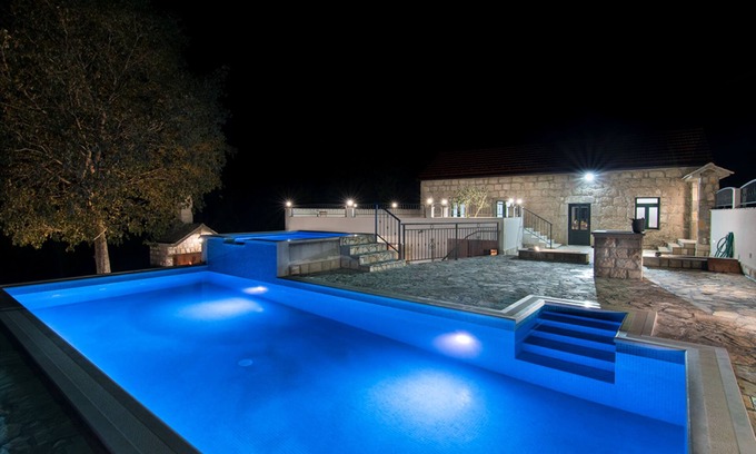 Rascane House | Villa Stipanovi Dvori with heated pooln