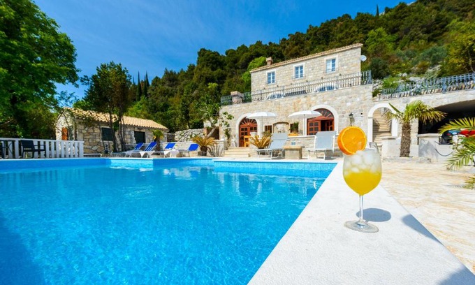 Lovorno Villa | Villa Stone Rose