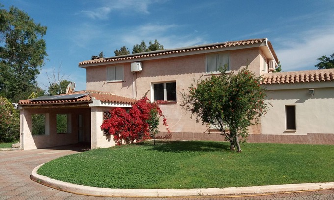 Sa Castangia Bed & Breakfast | Villa surrounded by greenery