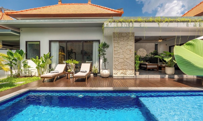 Padangsambian Klod Villa | Villa Taj Brand New Luxury Pool Villa with Garden. 3 Bedrooms/3 Bathrooms