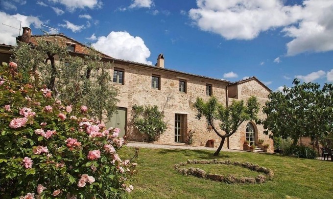 San Giovanni d'Asso Villa | Villa to rent in San Giovanni d\'Asso
