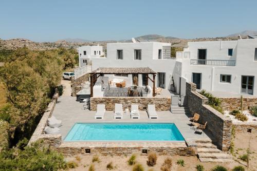 Maragas Villa | Villa Tranquilla - Beach House, Seaview, Pool & Jacuzzi