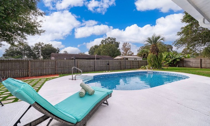 Candler House | Villa Turquesa Charming 3-bedroom house in pleasant Ocala with AC, WiFi