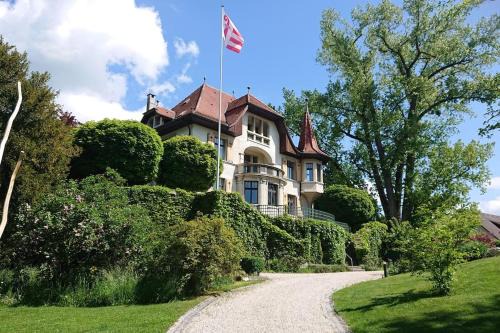 Delemont Villa | Villa unique, piscine et grand parc, Vorbourg 15