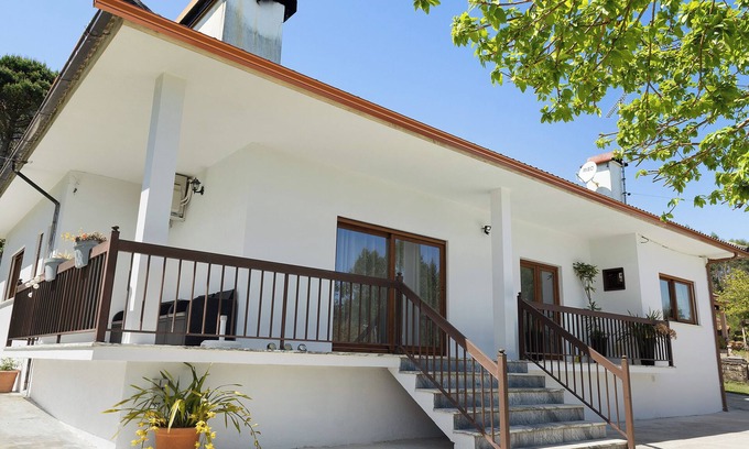 Linhares de Cima Villa | Villa 'Vermarl' with Mountain View, Wi-Fi and Air Conditioning