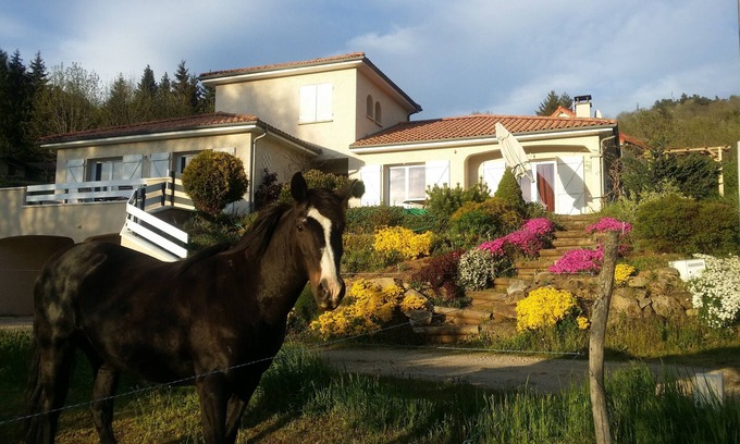 Aydat Villa | VILLA, VIEW, VOLCANO PARK, BEACH, SAILING, SKIING, MOUNTAIN BIKING, ACTIVITIES