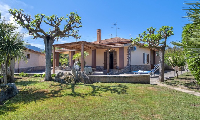 Alghero Villa | Villa "Villamorus 1" with Garden & Wi-Fi