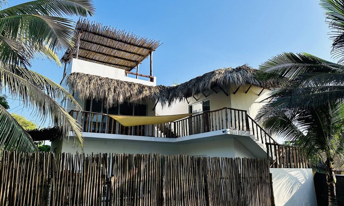 Guatemala Villa | Villa Wabi "En el paredón, Frente al mar"nn