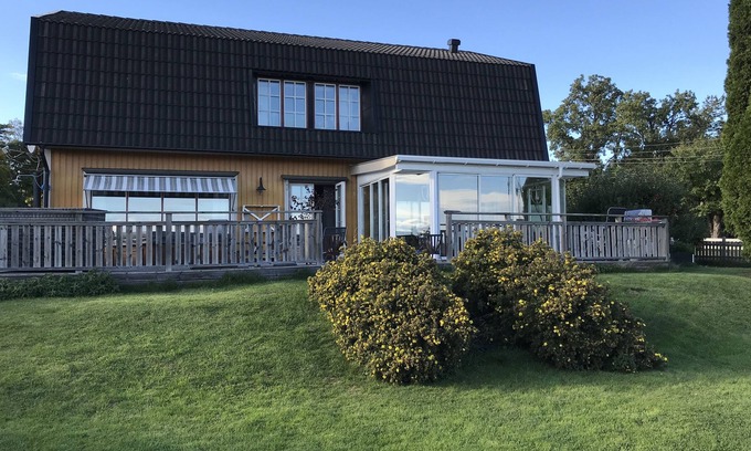Ekero House | Villa with amazing view and a big garden. SPA-pool on porch.