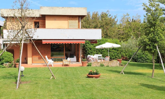 Punta Ala House | Villa with beautiful garden near Punta Ala beach. A/C in bedrooms.