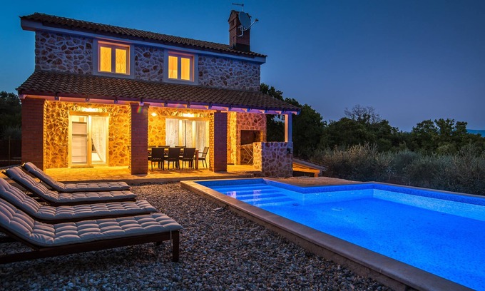 Risika Villa | Villa with pool, sandy beach, quiet location - TRAVELER Reiseburo Krk - ID 2181