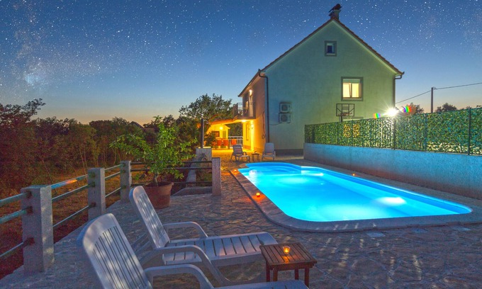 Lovrec Villa | Villa with private pool and tennis playground without neighbours for 12 people