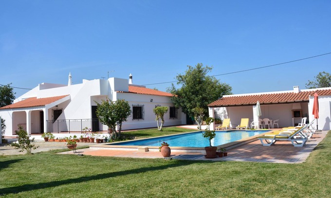 Paraiso Villa | Villa with Private Swimming Pool/WI-Fi/Pet friendly