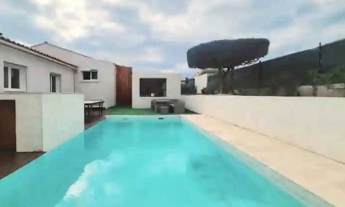 Peret Villa | Villa with swimming pool in the heart of the vineyards