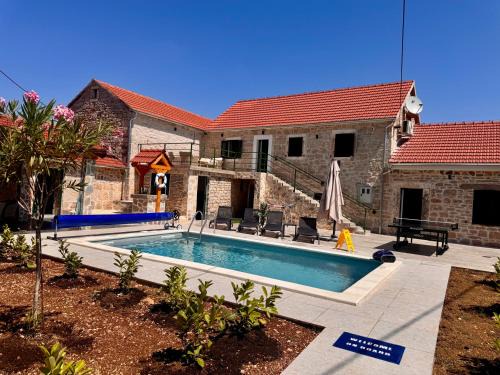Oklaj Villa | Villa Zvonimir