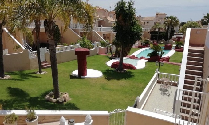 San Miguel de Salinas Villa | Villamartin, El Galan holiday bungalow Casa Content.