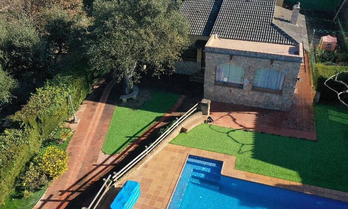 Can Carbonell House | VILLAS COSETTE - Villa La font dels pins. Precioso Chalet con Piscina, Parquing y Barbacoa.