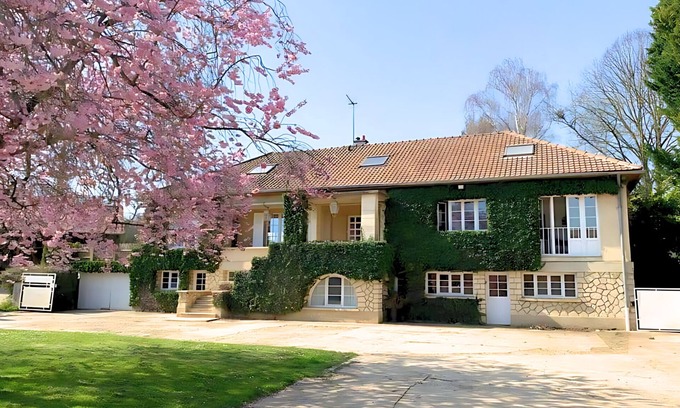 Branges Villa | Villas d'Arcy