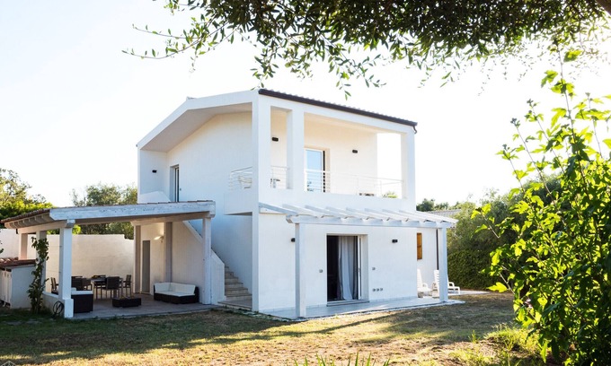 Pittulongu Ski Chalet | Villetta Bianca - modern house 400mt sandy beach