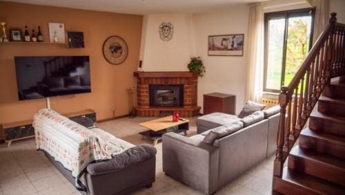 Angera House | Villetta Indipendente, a 5min dal Lago