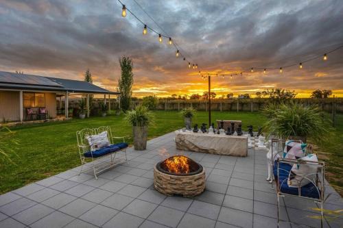 Eurunderee House | 'Vineyard Cottage' A Golden Escape among the Vines