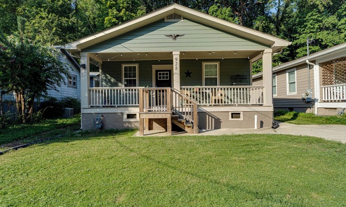 North Chattanooga House | Vintage Charm, Modern Living, 5 minutes to downtown Chattanooga