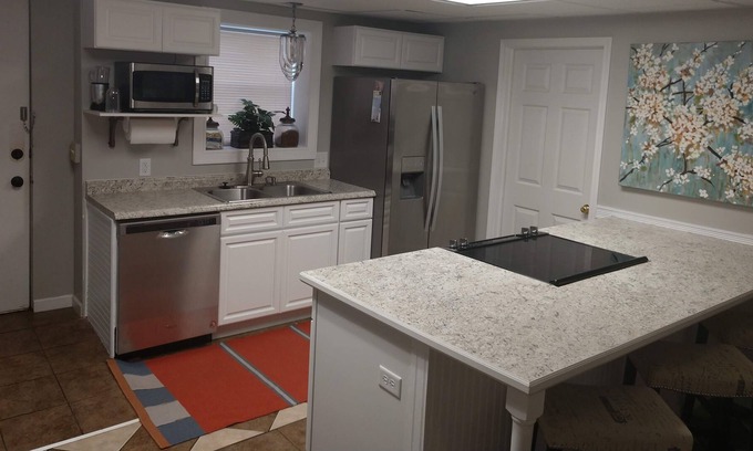 Oneida Apartment | vintage charm on broad