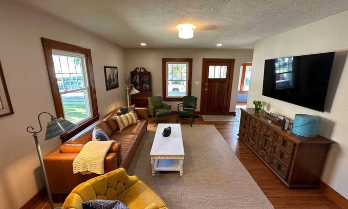 Van Wert House | Vintage Charm on Elson Ave.