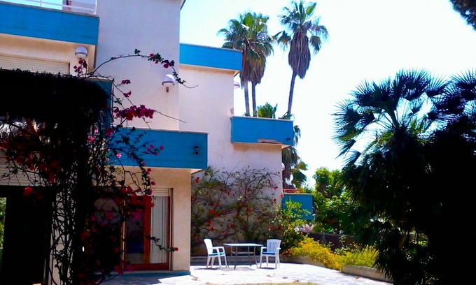 Comarruga House | Vintage house in front of the sea for 15 guests